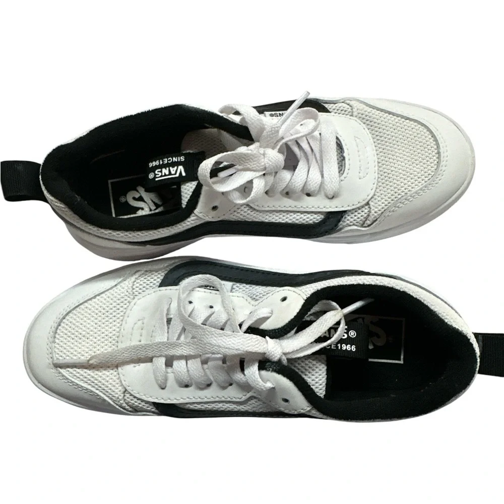 Vans Range Sneaker White/Black Vented Kids Boys Youth S4 Preowned